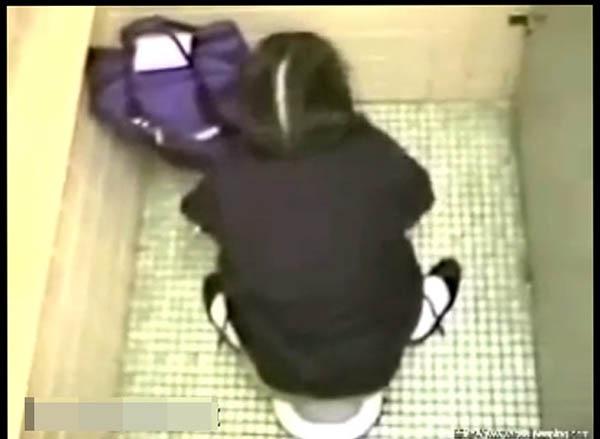 Toilet Voyeur (トイレ盗撮)